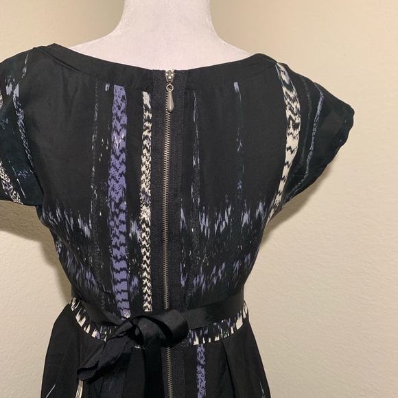 Short sleeve dress, tie back - Picture 5 of 7